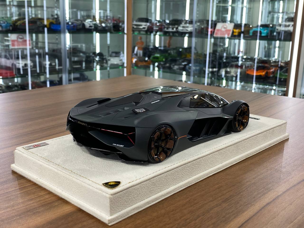 1/18 Resin Lamborghini Terzo Millennio Matt Grey – MR Collection Limited Edition