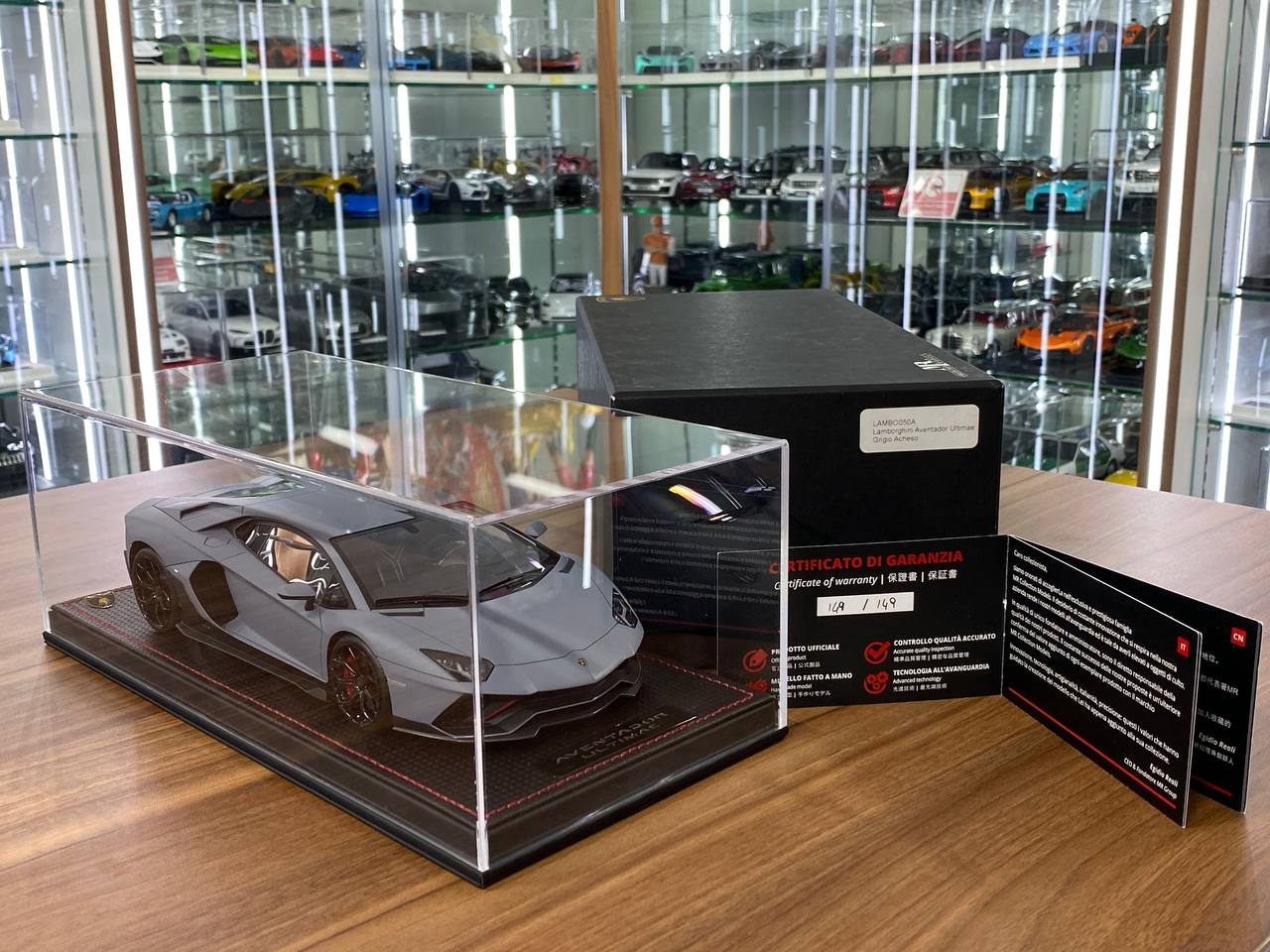 1/18 Resin MR Collection Models Lamborghini Aventador ULTIMATE Grigio Acheso