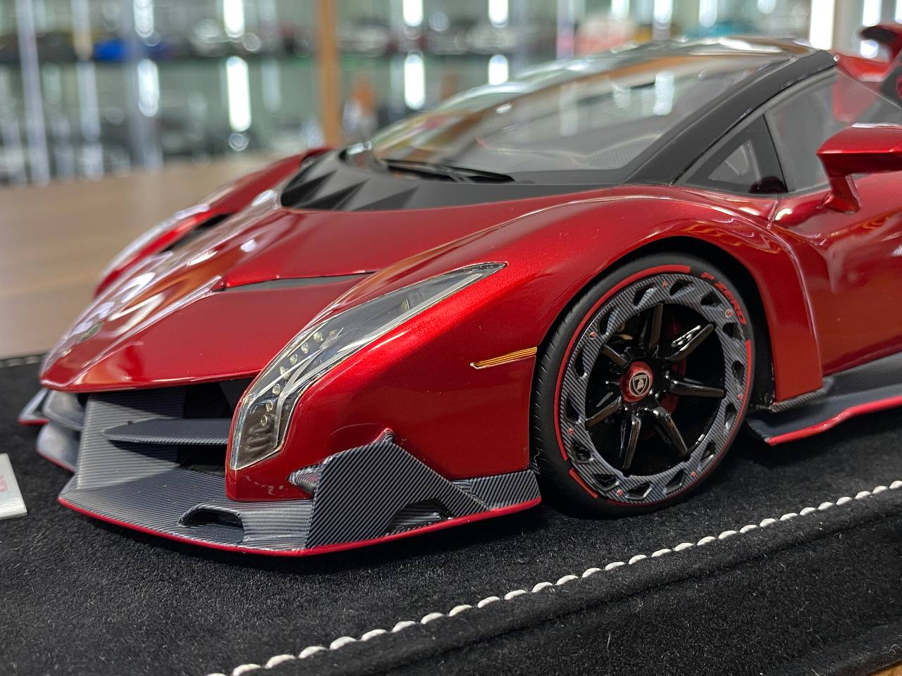 1/18 Resin Lamborghini Veneno Rosso Veneno – MR Collection Limited 299 pcs