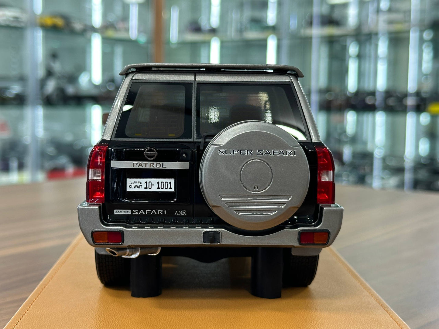 Nissan Patrol Y61 Super Safari 1-Door – ARES Model (Black, 1:18 Resin, Limited 50 pcs)