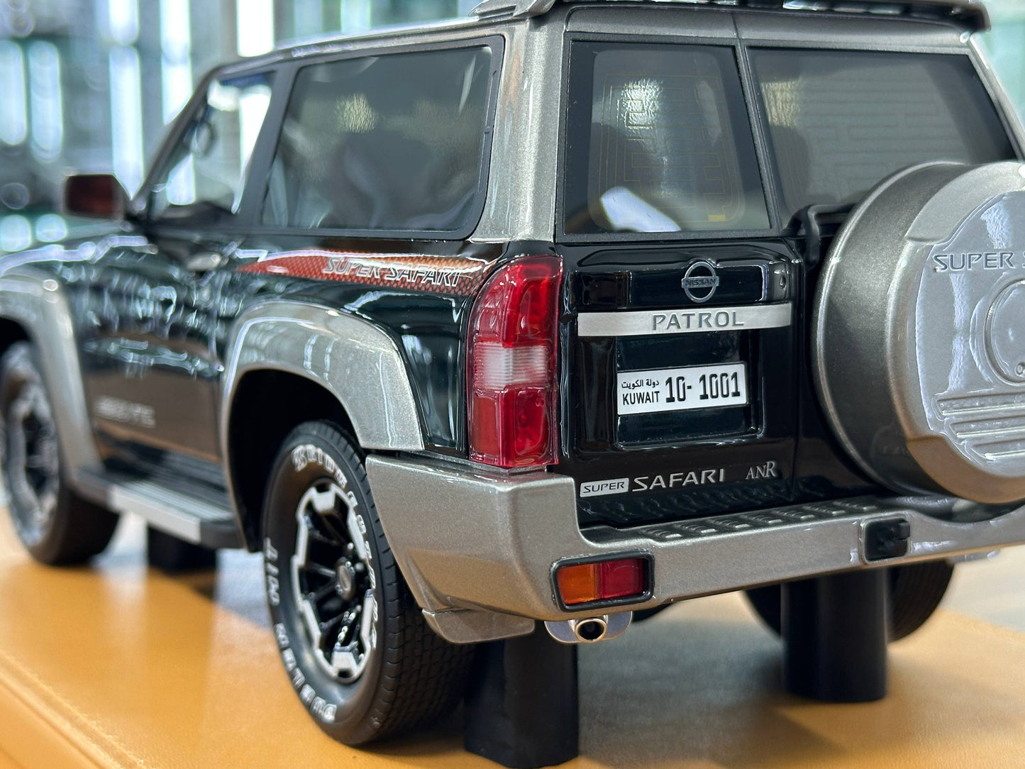 Nissan Patrol Y61 Super Safari 1-Door – ARES Model (Black, 1:18 Resin, Limited 50 pcs)