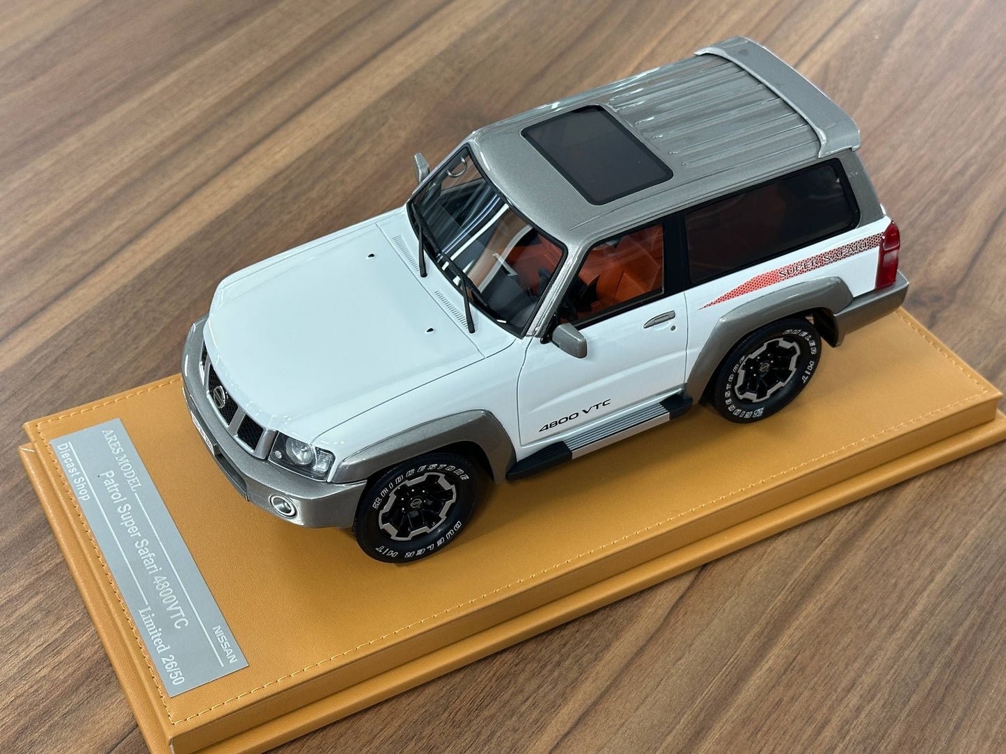 Nissan Patrol Y61 Super Safari 1-Door – ARES Model (White, 1:18 Resin, Limited 50 pcs)
