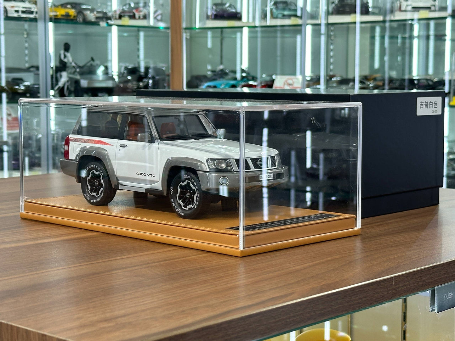 Nissan Patrol Y61 Super Safari 1-Door – ARES Model (White, 1:18 Resin, Limited 50 pcs)
