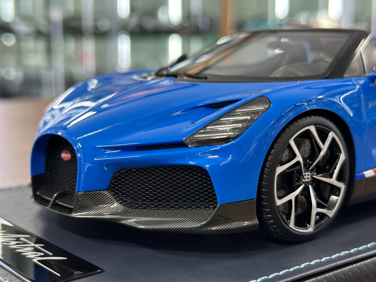 1/18 Resin Bugatti W16 Mistral – MR Collection (Blue, Limited 249 pcs)