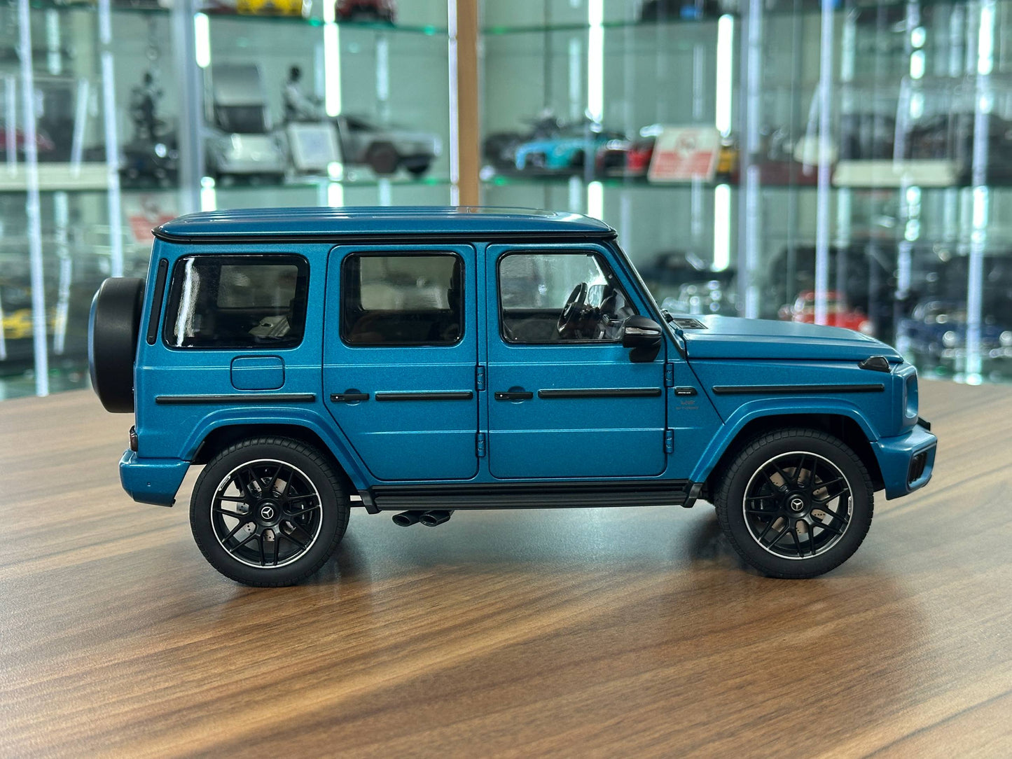 1/18 Diecast Mercedes-Benz AMG G63 (2025) | NZG Dealer Edition