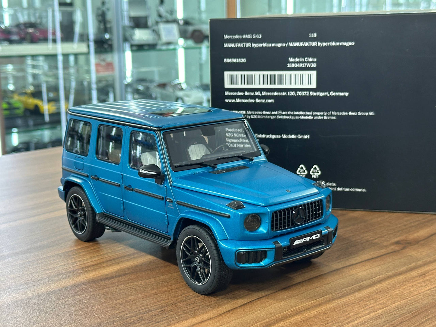 1/18 Diecast Mercedes-Benz AMG G63 (2025) | NZG Dealer Edition