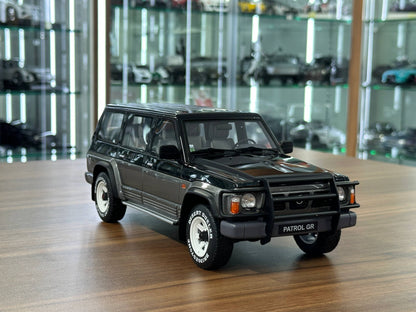 1/18 Nissan Patrol GR Y60 Black model car by OTTO