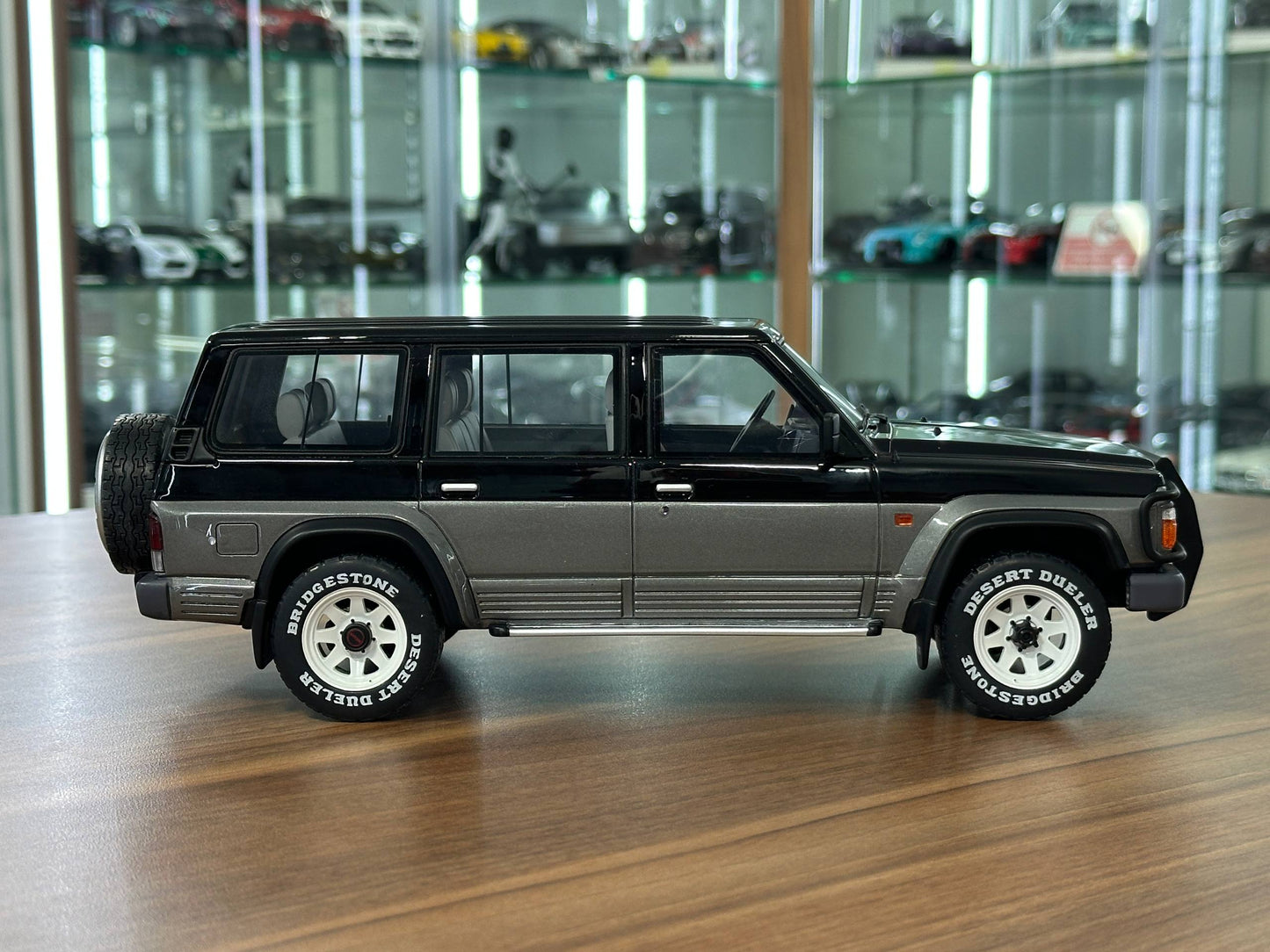 1/18 Nissan Patrol GR Y60 Black model car by OTTO