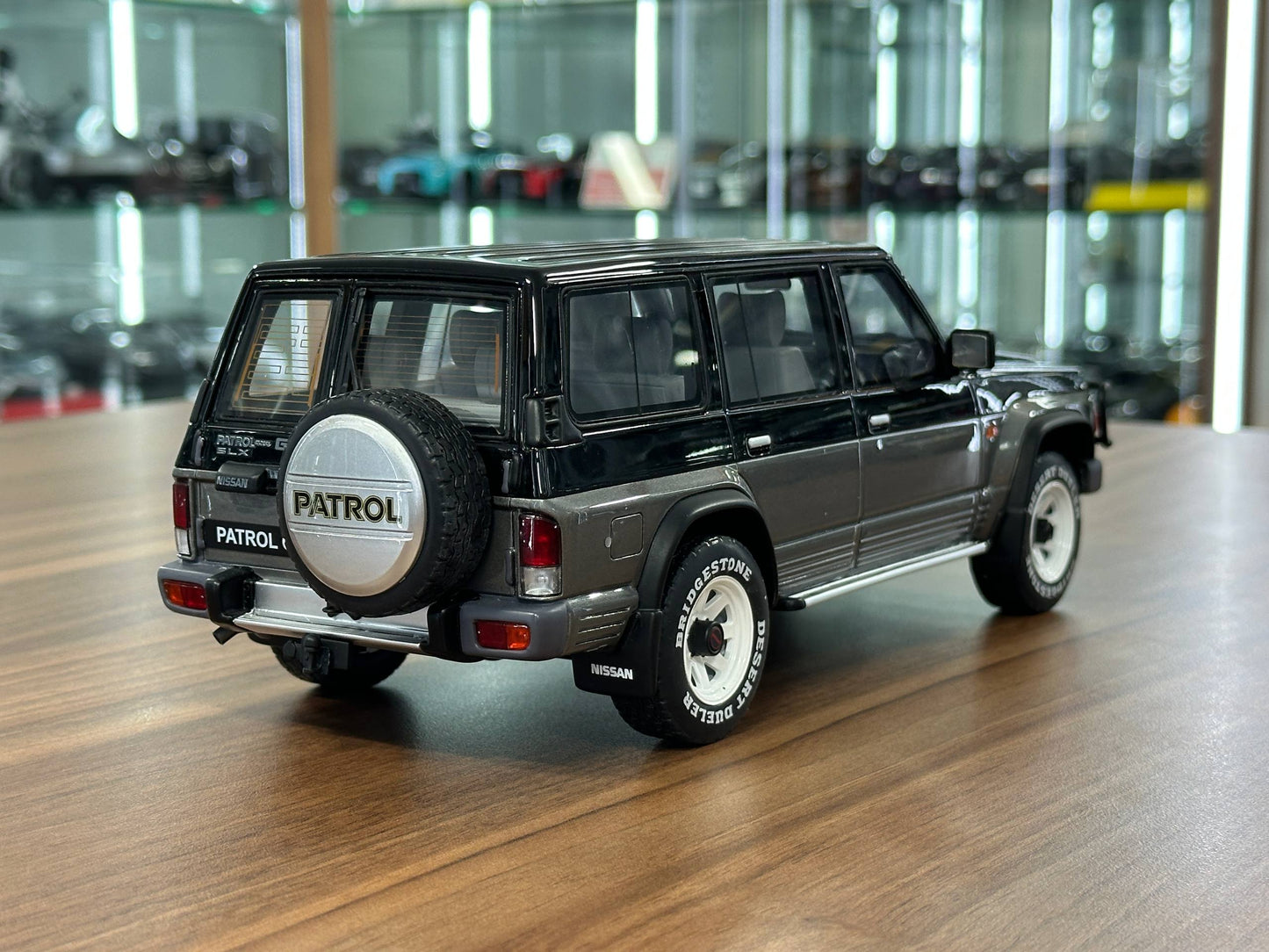 1/18 Nissan Patrol GR Y60 Black model car by OTTO