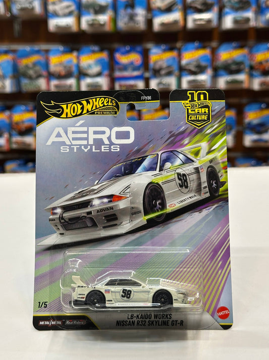 Hot Wheels Aéro Styles LB-Kaichi Works Nissan R32 Skyline GT-R diecast model car in its original blister card packaging, displayed on a white surface with a blurred background of other toy cars.