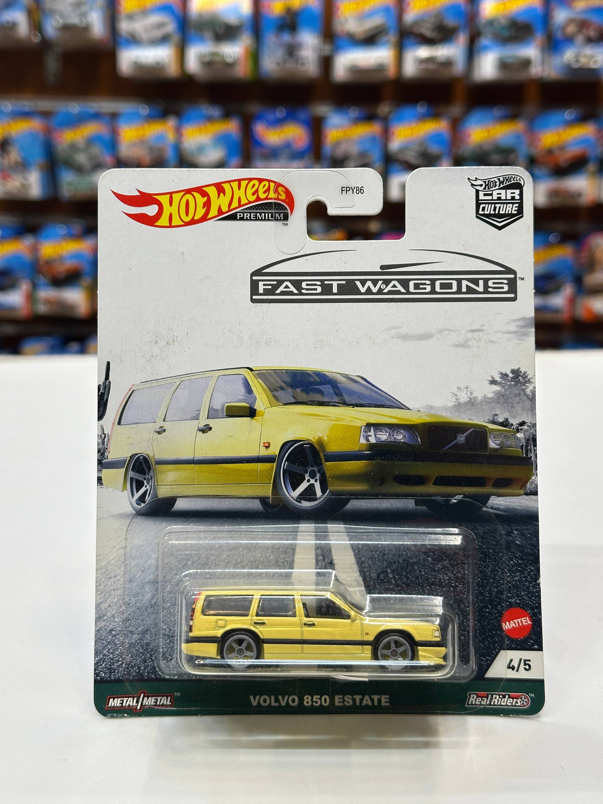 1/64 Diecast HotWheels Volvo 850 Estate