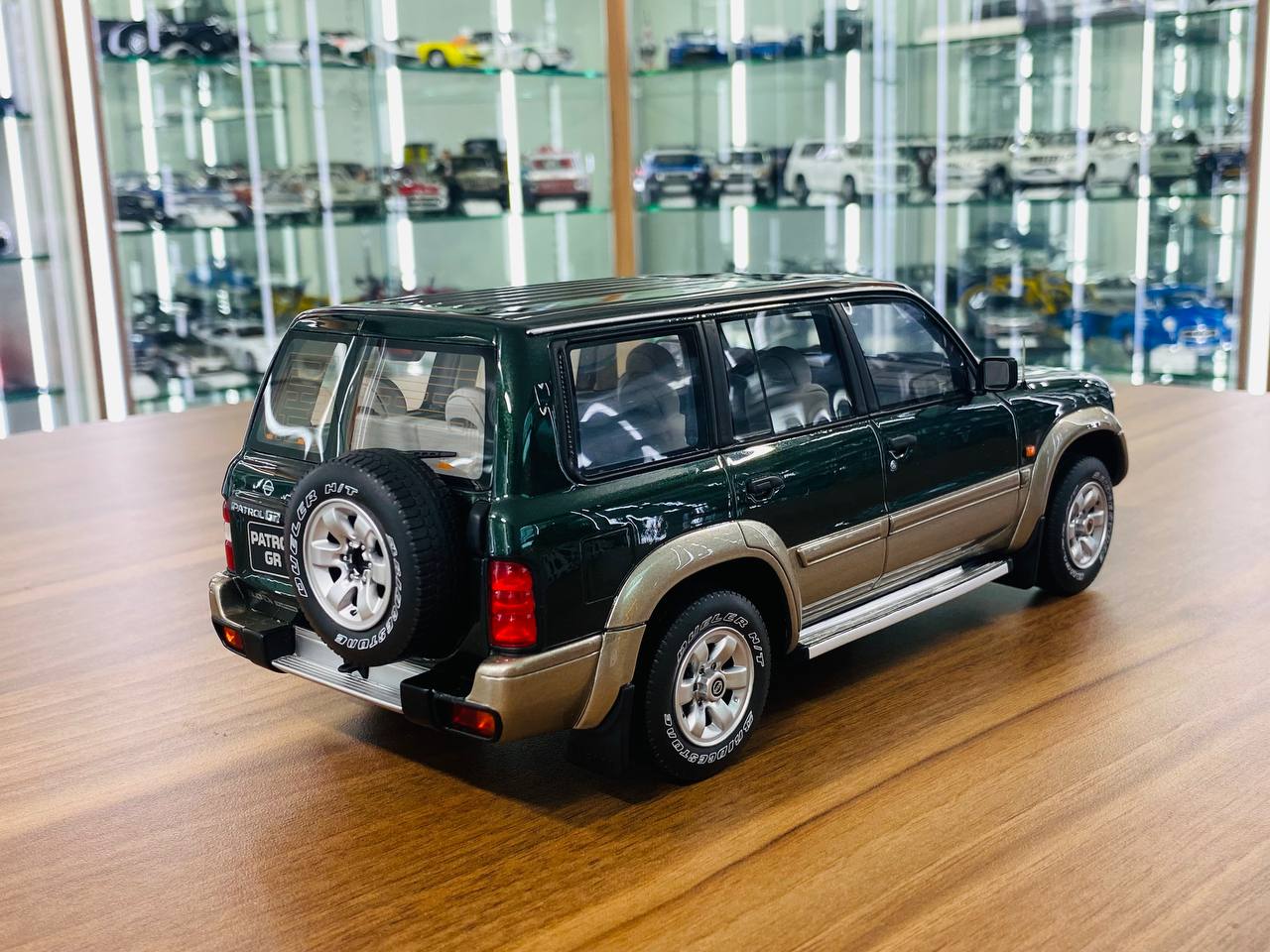 1/18 Resin Model: Nissan PATROL GR Y61 by Otto Mobile Scale Model Car