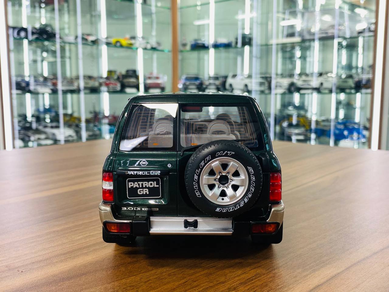 1/18 Resin Model: Nissan PATROL GR Y61 by Otto Mobile Scale Model Car