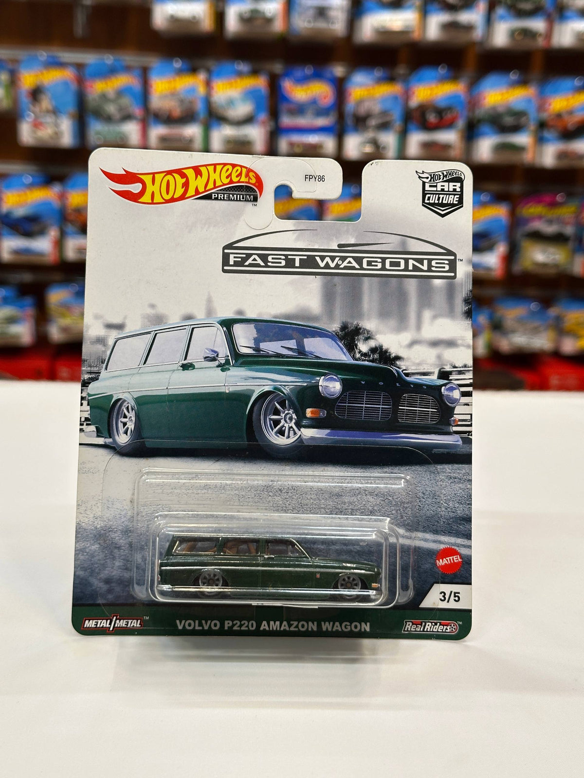1/64 Hot Wheels Volvo P220 Amazon Wagon