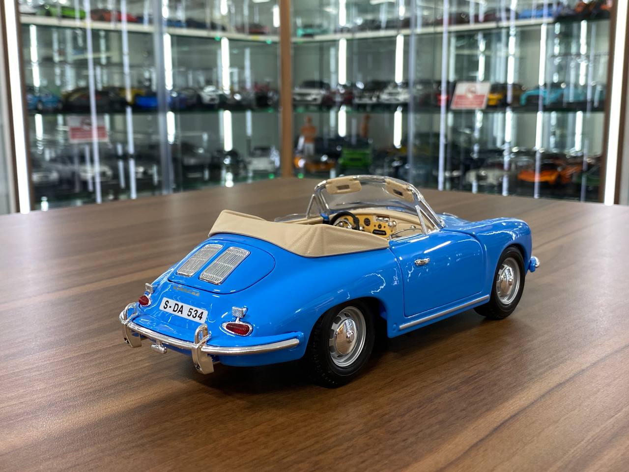 1/18 Diecast Bburago Porsche 356B Cabriolet 1961 in Blue