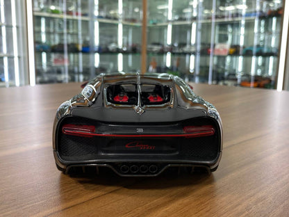 1/18 Diecast Bugatti Chiron Sport "16" Red and Black Bburago Scale Model Car