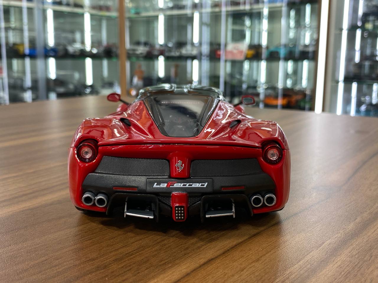 1/18 Diecast Ferrari LaFerrari  Red with Black Top "Signature Series" Bburago Scale Model Car