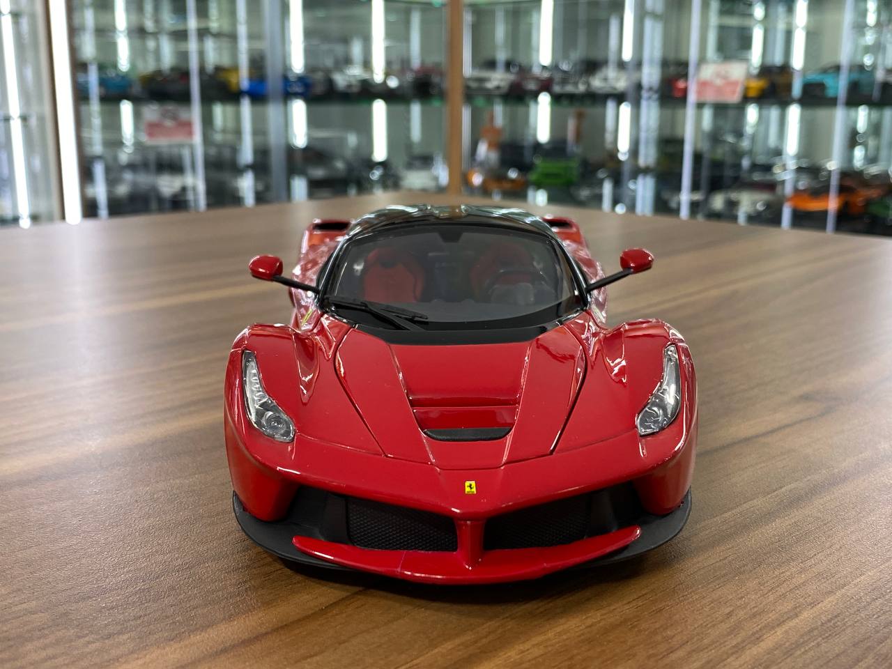 1/18 Diecast Ferrari LaFerrari  Red with Black Top "Signature Series" Bburago Scale Model Car