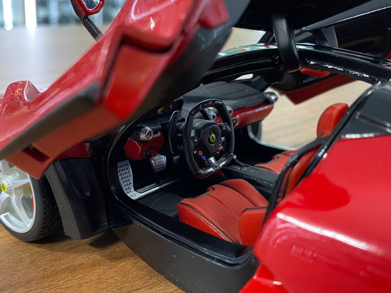 1/18 Diecast Ferrari LaFerrari  Red with Black Top "Signature Series" Bburago Scale Model Car