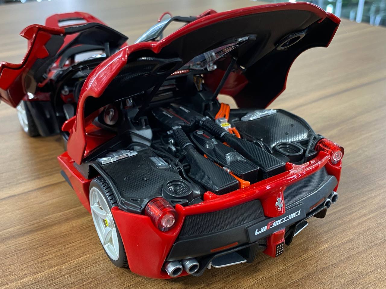 1/18 Diecast Ferrari LaFerrari  Red with Black Top "Signature Series" Bburago Scale Model Car