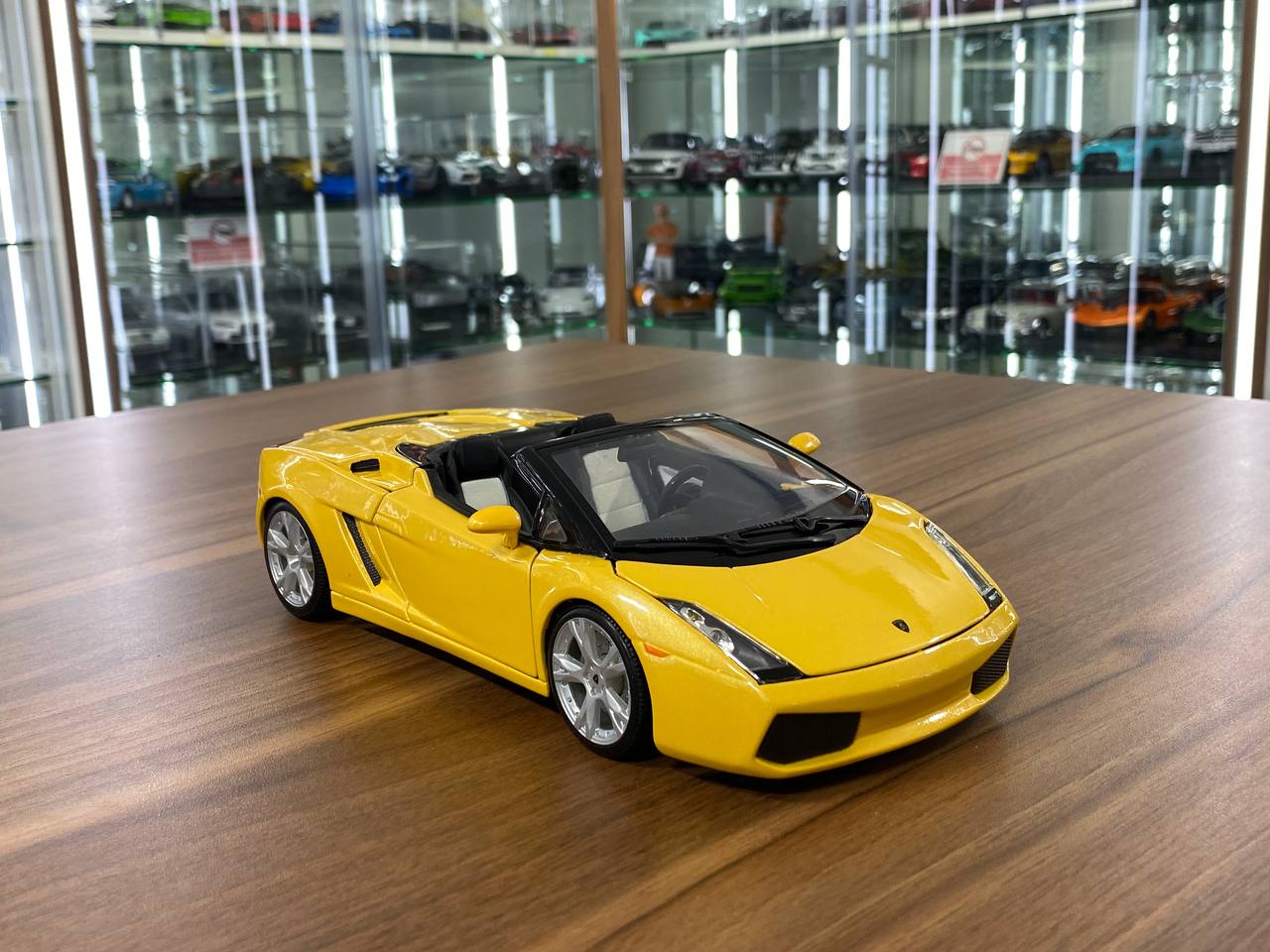 1/18 Diecast Lamborghini Gallardo Spyder Yellow Bburago Scale Model Car