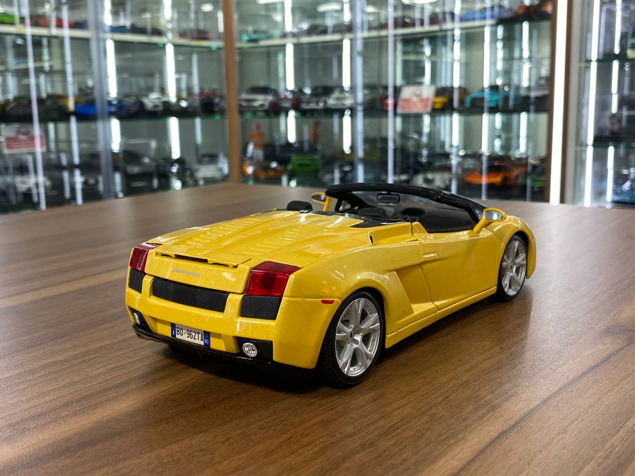 1/18 Diecast Lamborghini Gallardo Spyder Yellow Bburago Scale Model Car