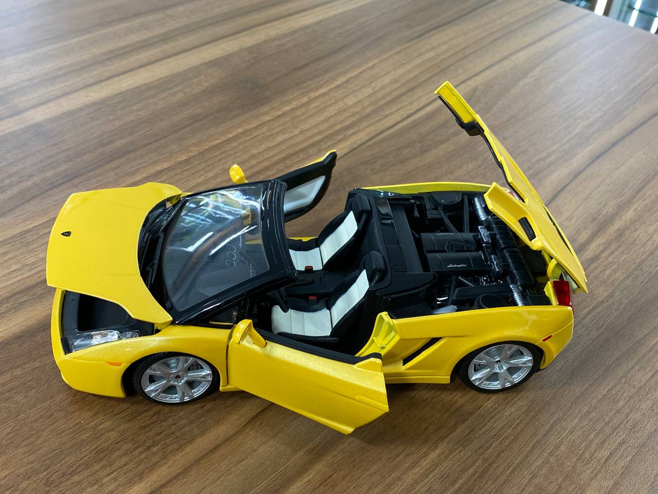 1/18 Diecast Lamborghini Gallardo Spyder Yellow Bburago Scale Model Car