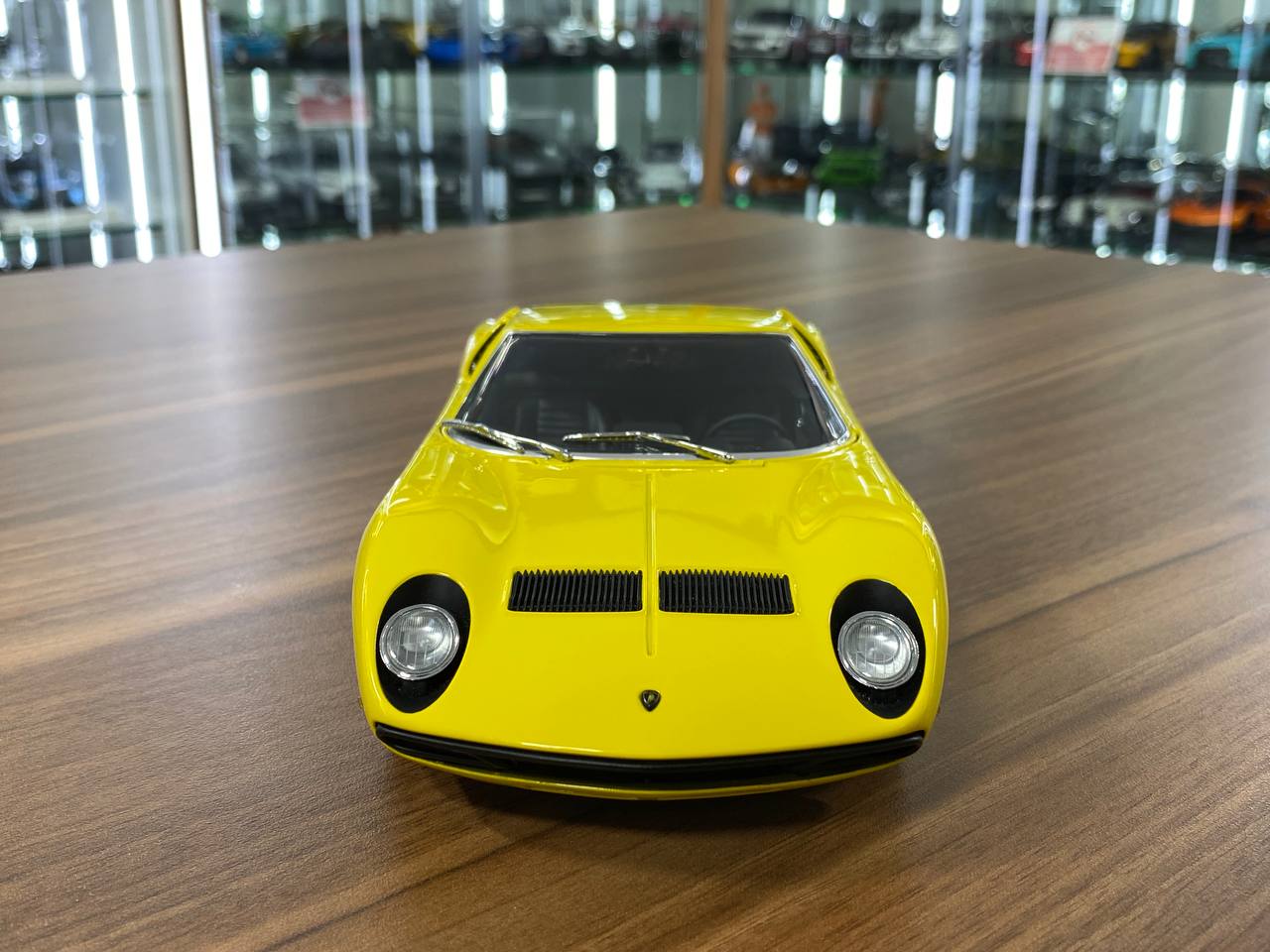 1/18 Diecast Lamborghini Miura SV Yellow – Autoart Full Opening