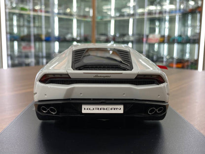 1/18 Diecast Lamborghini Huracán LP610-4 White – Autoart Signature Full Opening