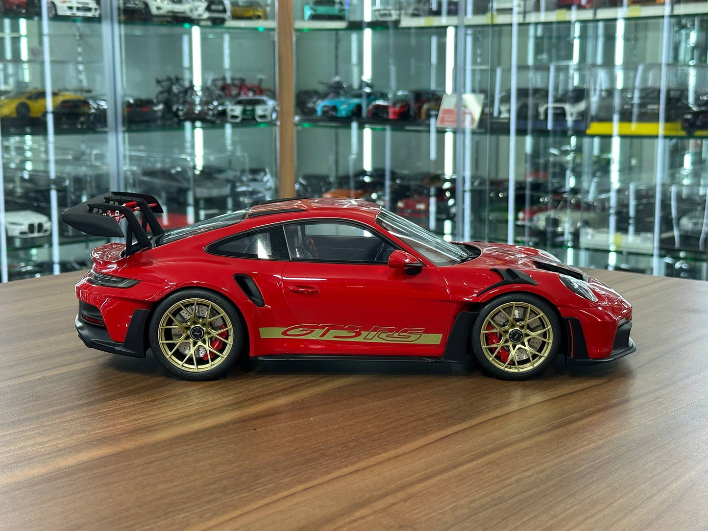 1/12 Resin GT Spirit Porsche 911 (992) GT3 RS – Red / Gold Rim (Limited to 1100 pcs)