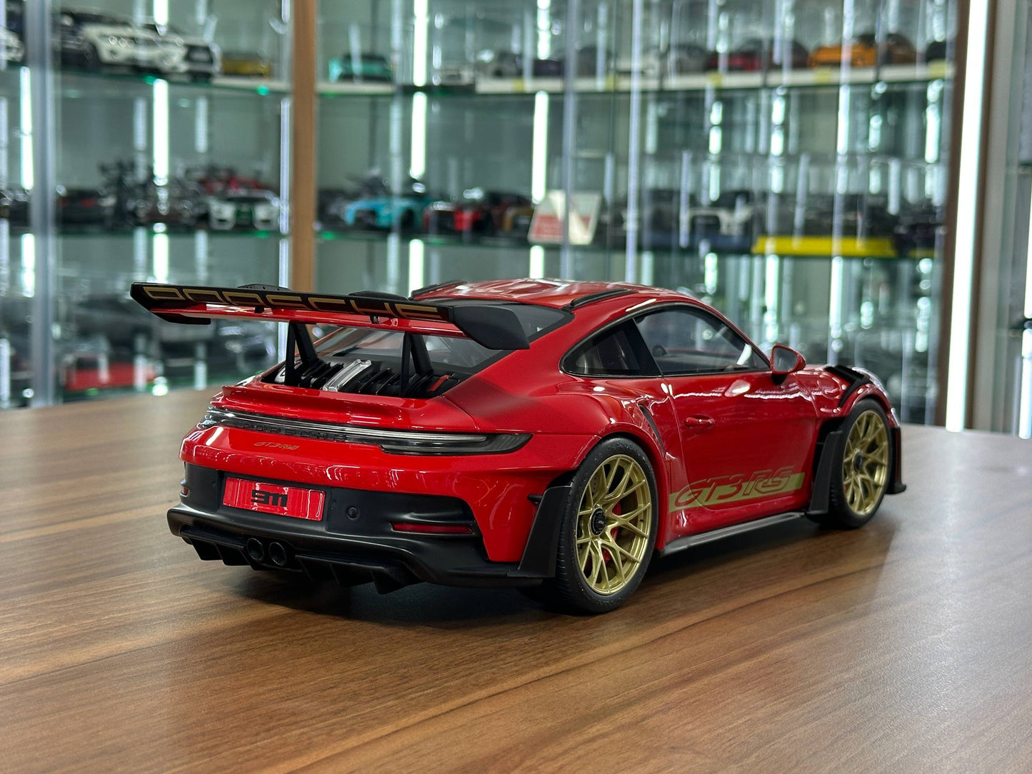 1/12 Resin GT Spirit Porsche 911 (992) GT3 RS – Red / Gold Rim (Limited to 1100 pcs)