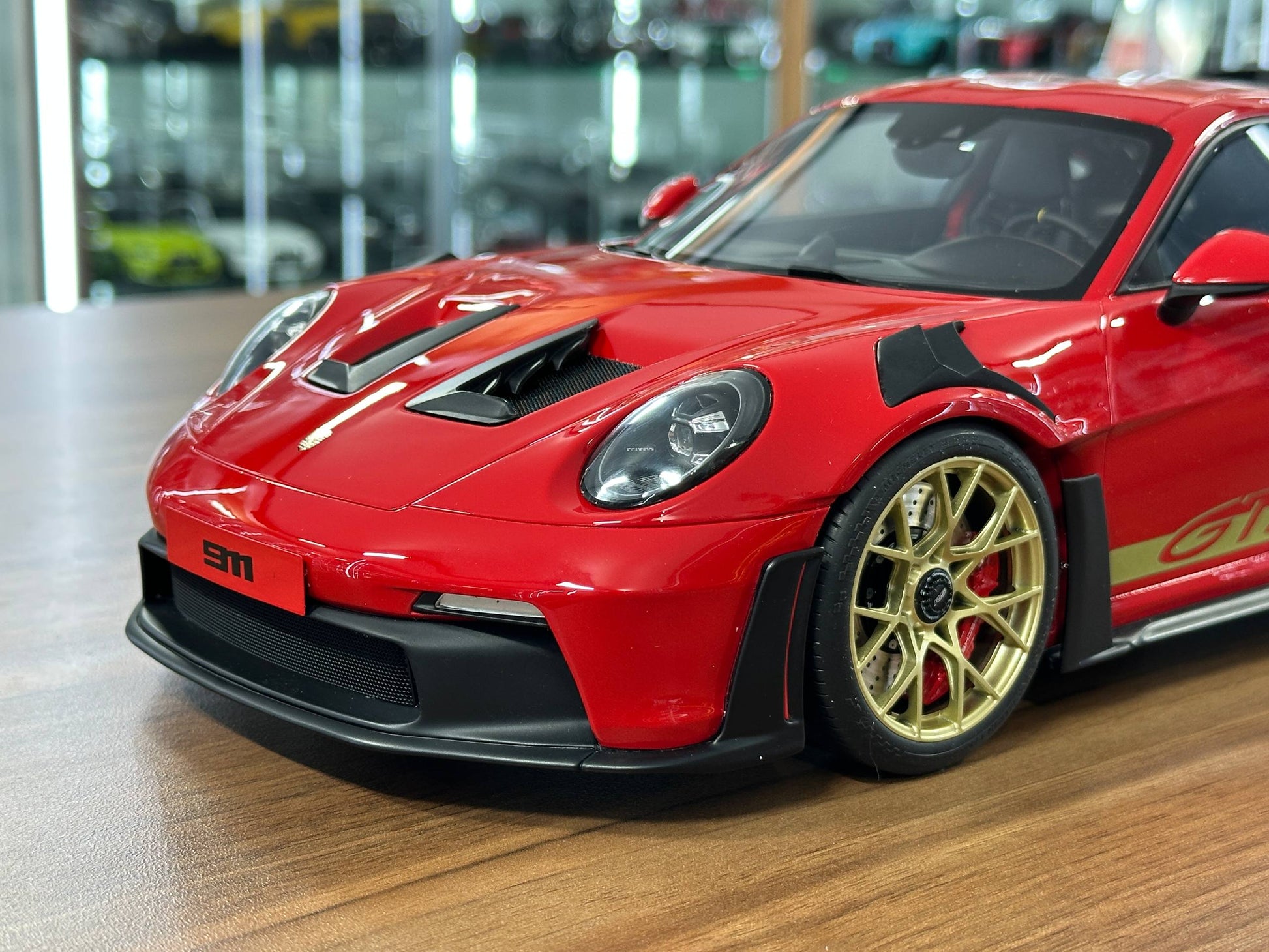 1/12 Resin GT Spirit Porsche 911 (992) GT3 RS – Red / Gold Rim (Limited to 1100 pcs)