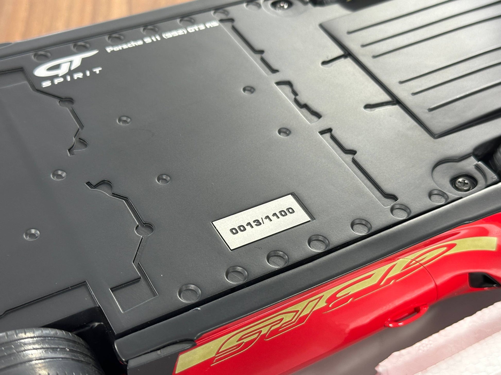 1/12 Resin GT Spirit Porsche 911 (992) GT3 RS – Red / Gold Rim (Limited to 1100 pcs)