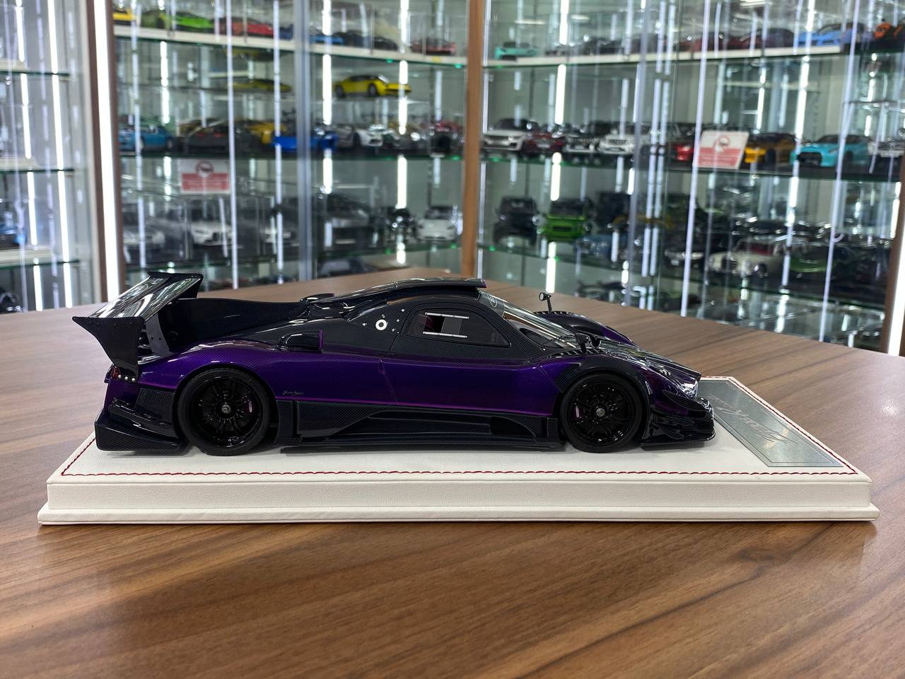 1/18 Resin Pagani Zonda R – Dino Models Carbon Fiber / Viola Limited Edition
