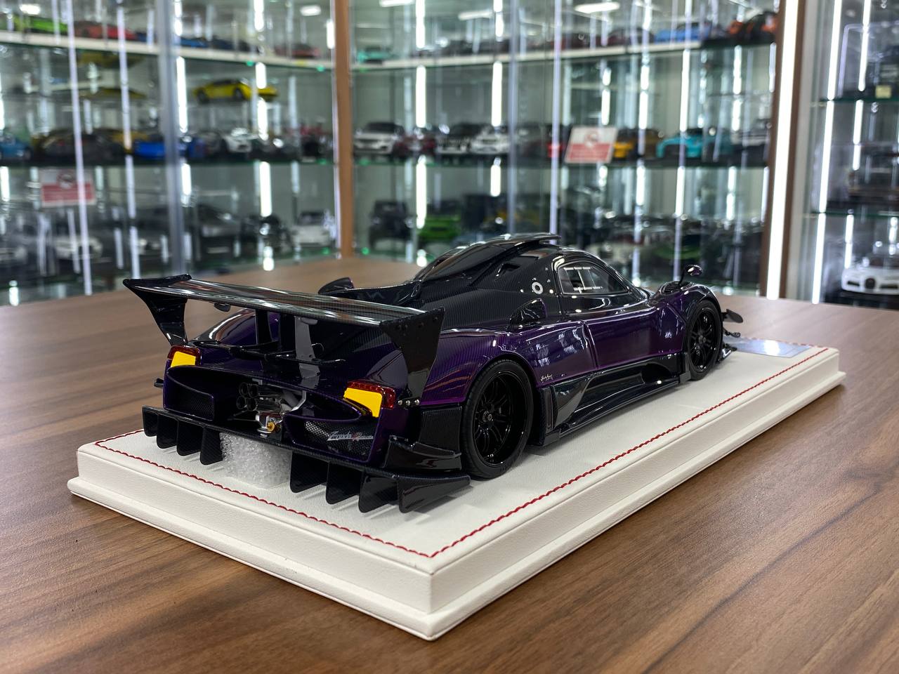 1/18 Resin Pagani Zonda R – Dino Models Carbon Fiber / Viola Limited Edition