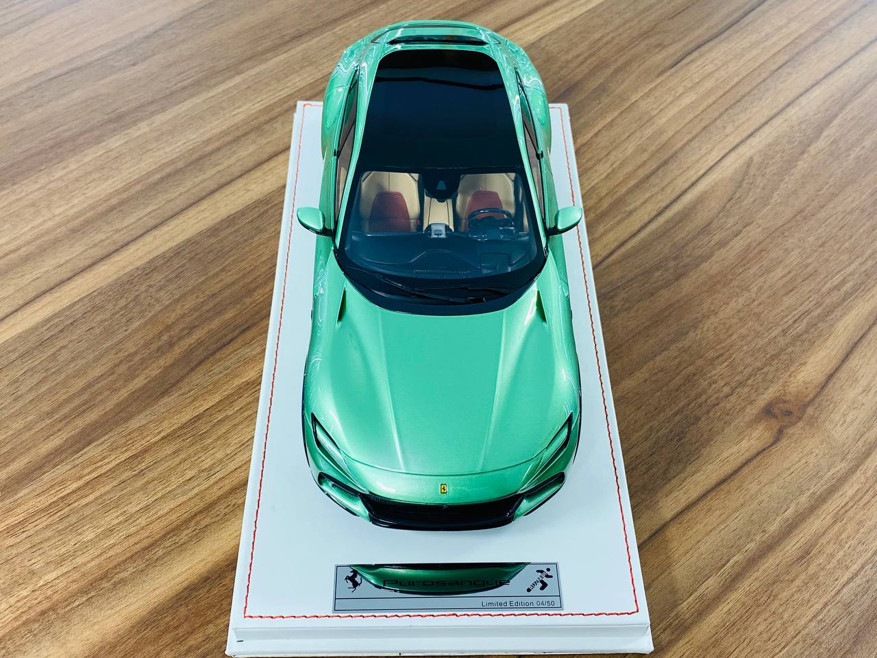 1/18 Resin Model - Runner Ferrari Purosangue in Pearl Green, Limited to 50 Pcs