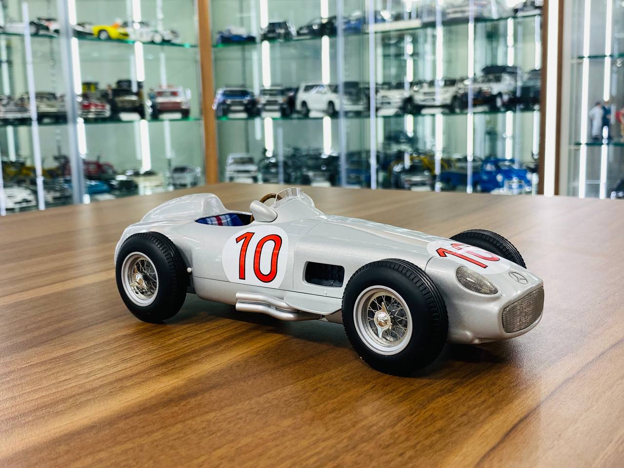 1/18 Diecast WERK83 Mercedes-Benz W196 Formula1 (1955 juan-manuel fangio) #10 Silver