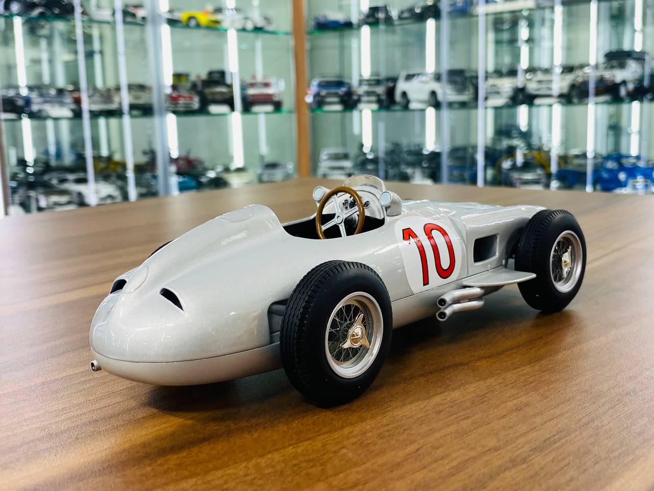 1/18 Diecast WERK83 Mercedes-Benz W196 Formula1 (1955 juan-manuel fangio) #10 Silver