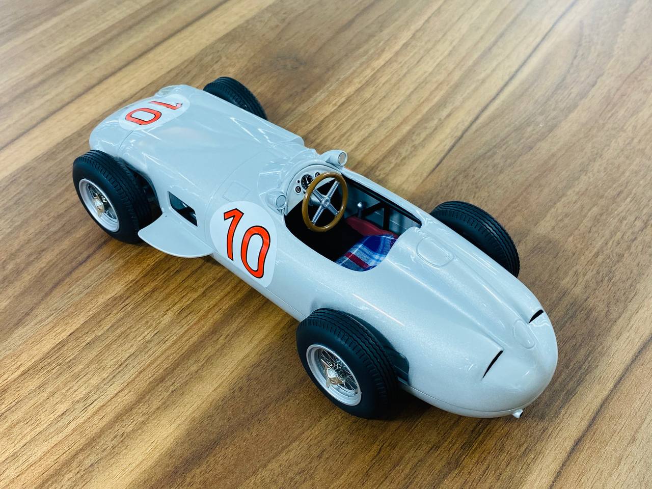 1/18 Diecast WERK83 Mercedes-Benz W196 Formula1 (1955 juan-manuel fangio) #10 Silver