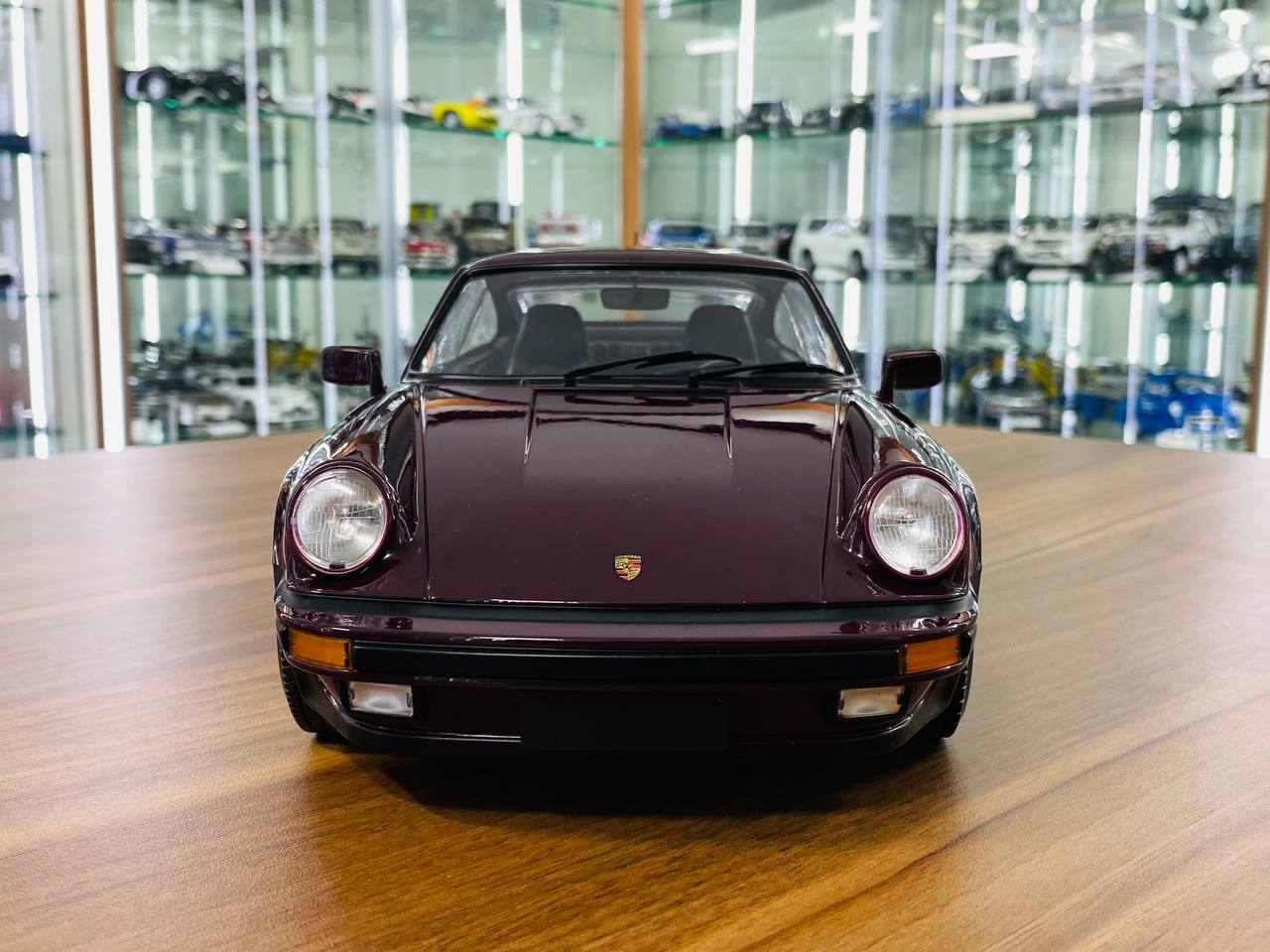 1/12 Diecast MINICHAMPS Porsche 911 Turbo - 1977  Brown