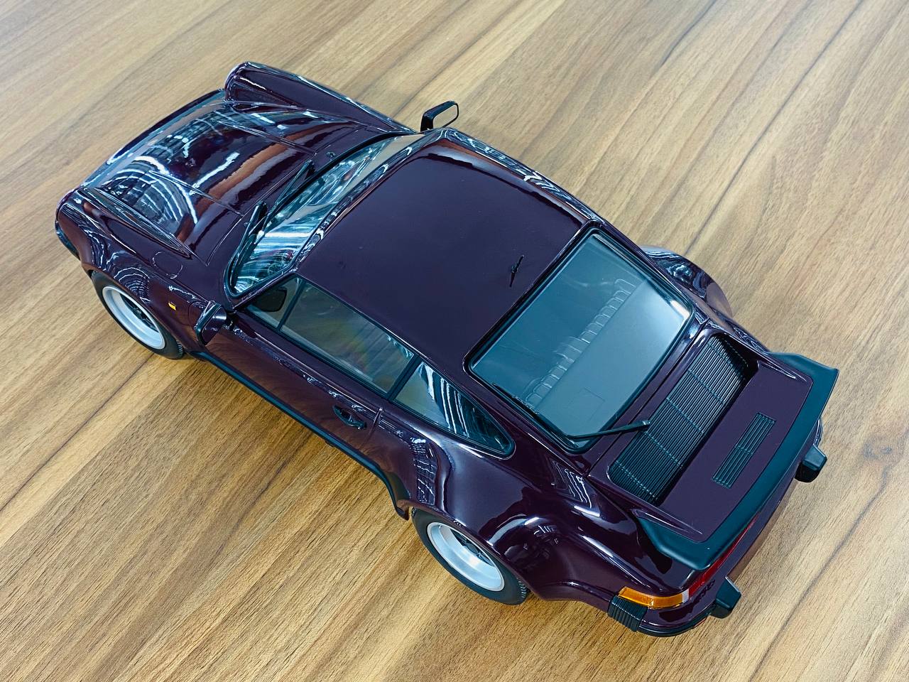 1/12 Diecast MINICHAMPS Porsche 911 Turbo - 1977  Brown