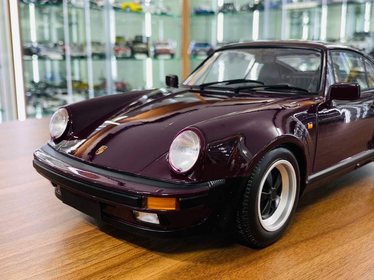 1/12 Diecast MINICHAMPS Porsche 911 Turbo - 1977  Brown