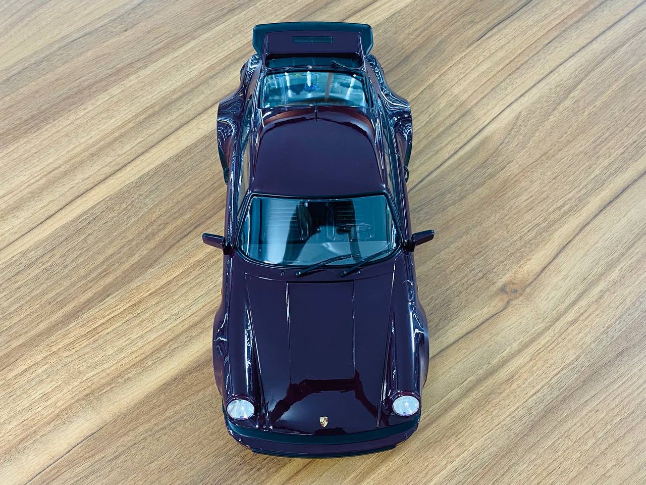 1/12 Diecast MINICHAMPS Porsche 911 Turbo - 1977  Brown