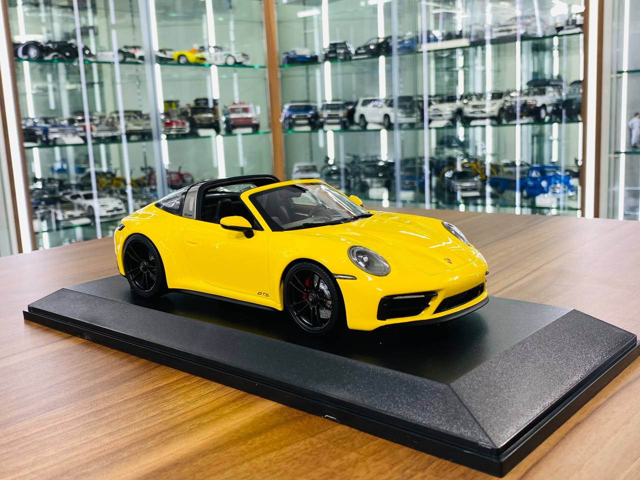 1/18 Resin Porsche 911 (992) Targa 4 GTS 2021 Yellow Minichamps