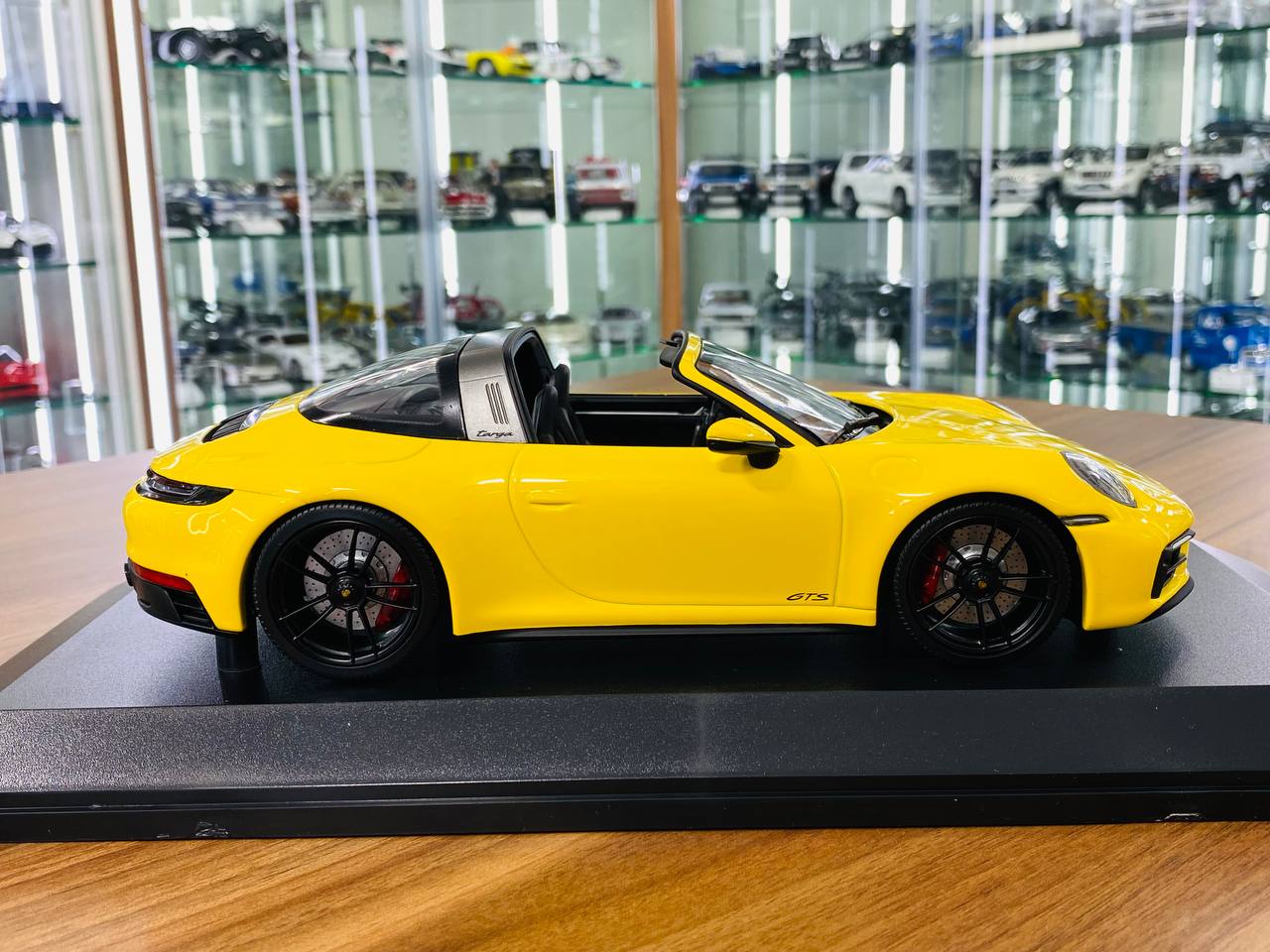 1/18 Resin Porsche 911 (992) Targa 4 GTS 2021 Yellow Minichamps