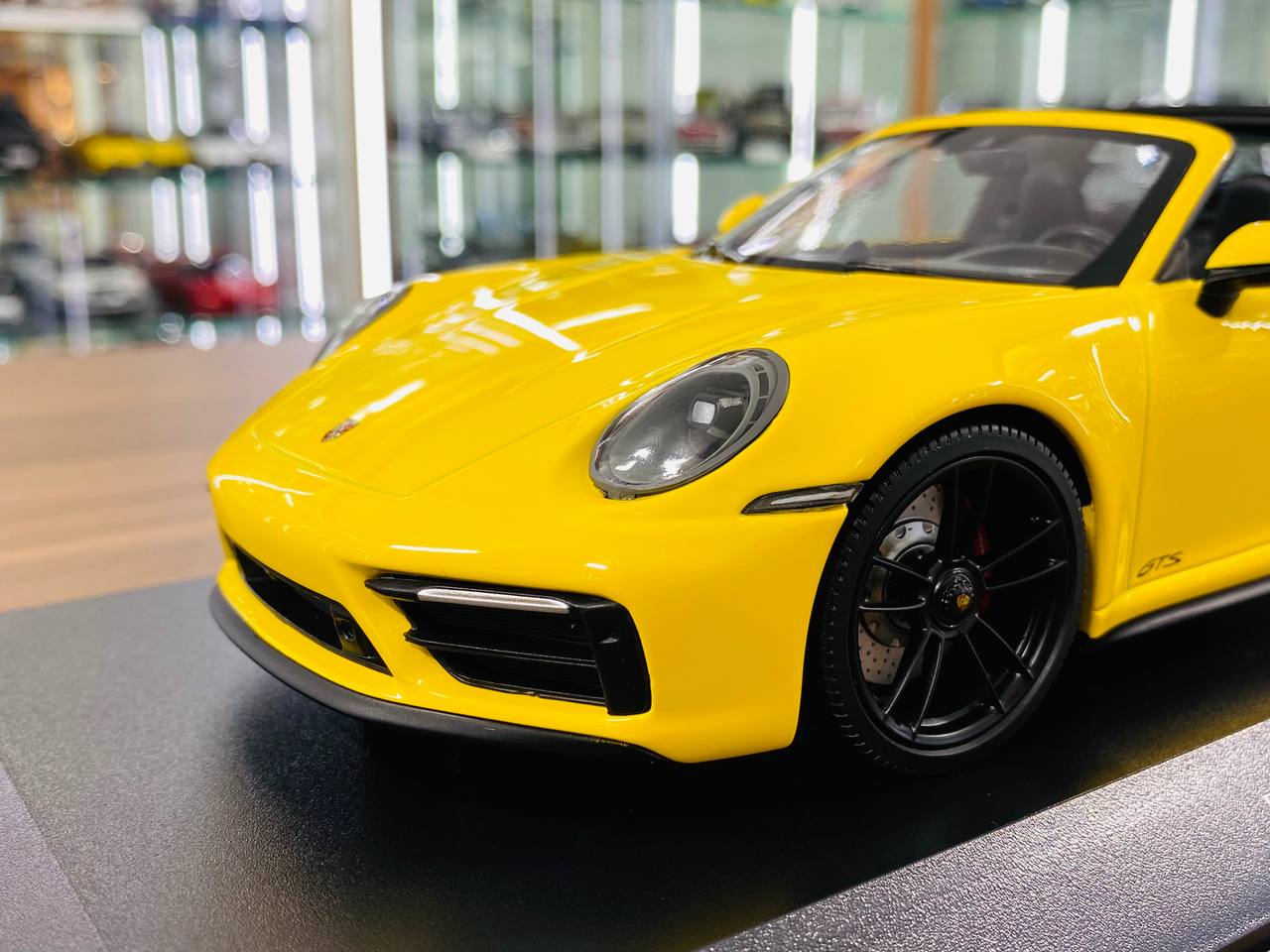 1/18 Resin Porsche 911 (992) Targa 4 GTS 2021 Yellow Minichamps