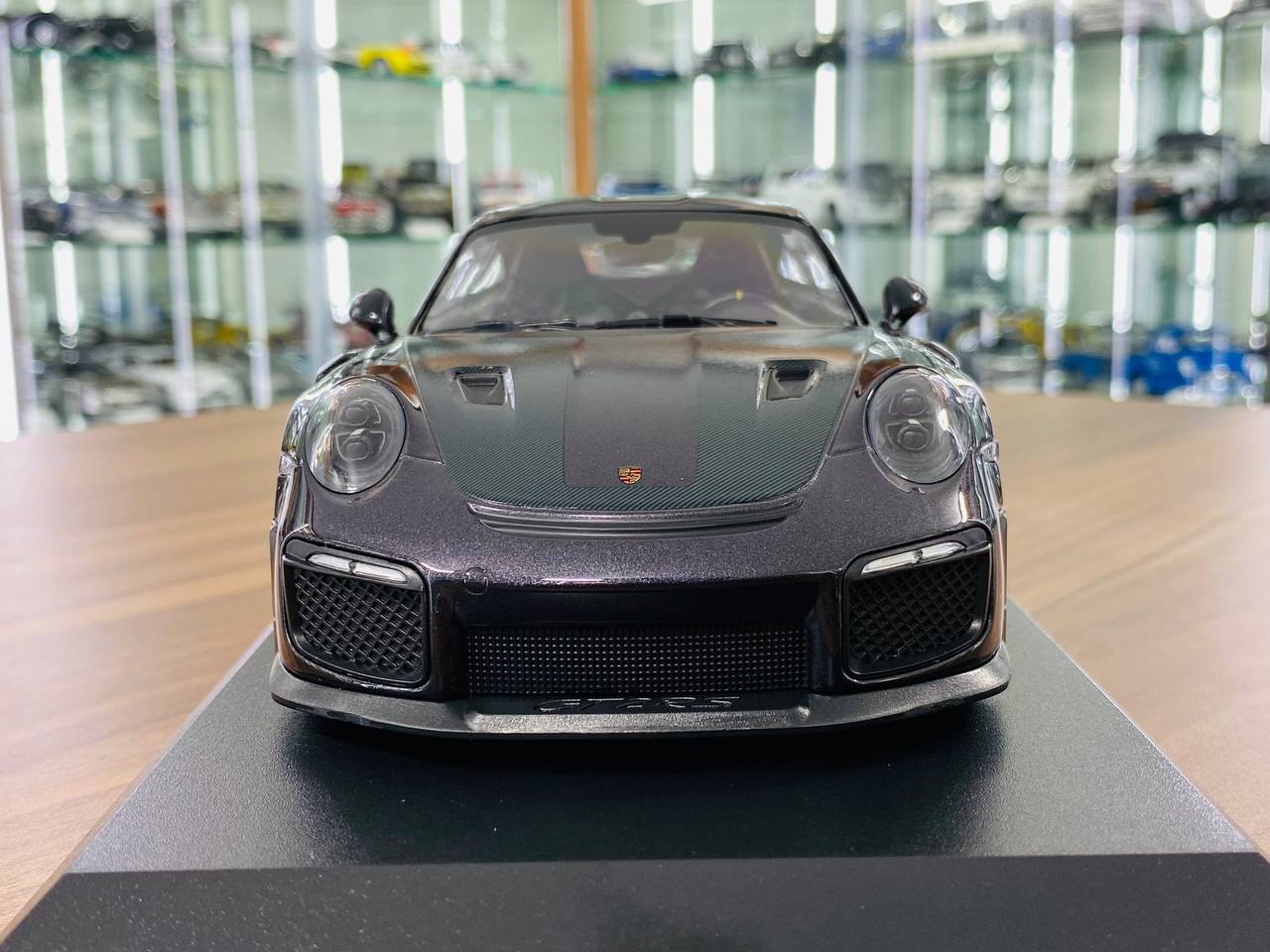 1/18 Diecast  MINICHAMPS Porsche 911 GT2 RS (911.2) 2018 weissach package purple metallic