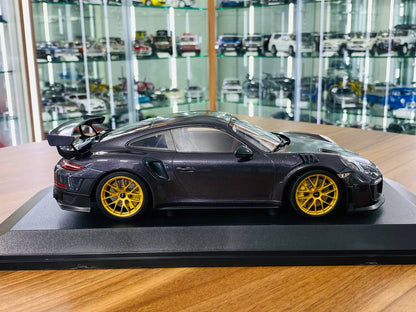 1/18 Diecast  MINICHAMPS Porsche 911 GT2 RS (911.2) 2018 weissach package purple metallic