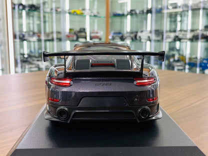 1/18 Diecast  MINICHAMPS Porsche 911 GT2 RS (911.2) 2018 weissach package purple metallic