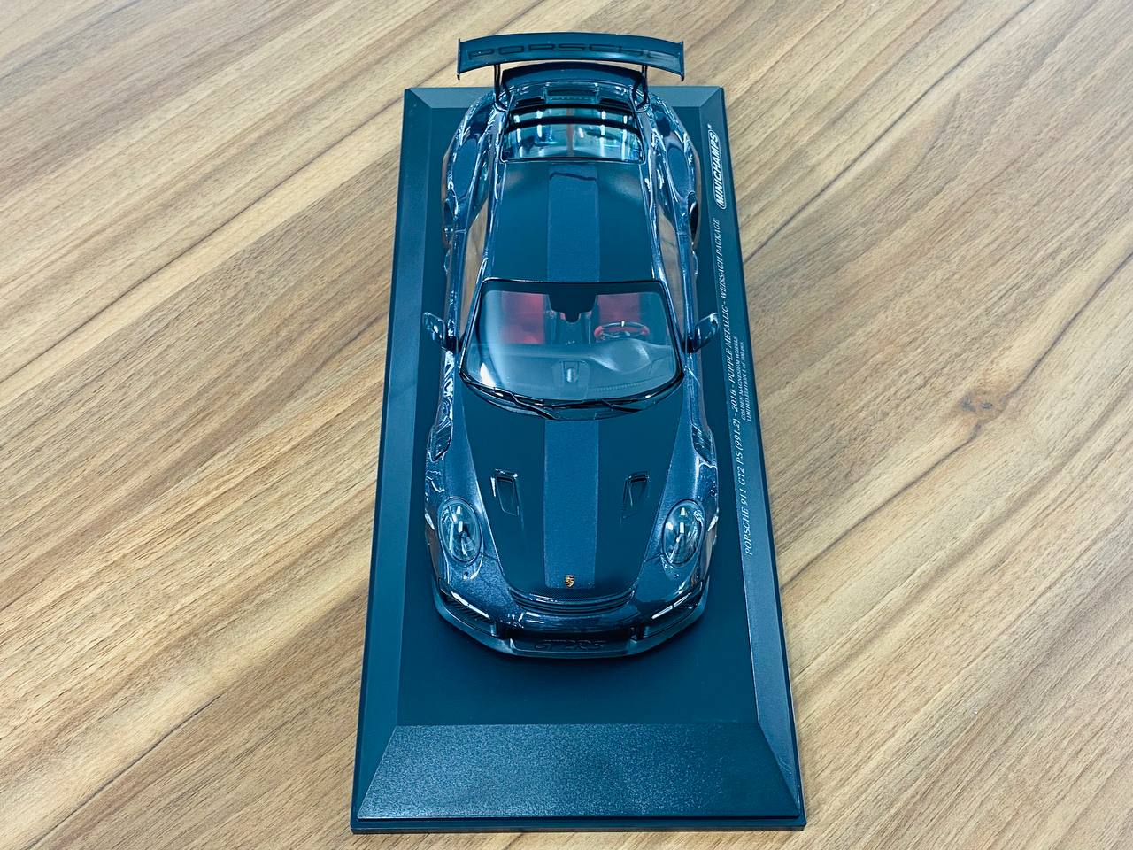 1/18 Diecast  MINICHAMPS Porsche 911 GT2 RS (911.2) 2018 weissach package purple metallic